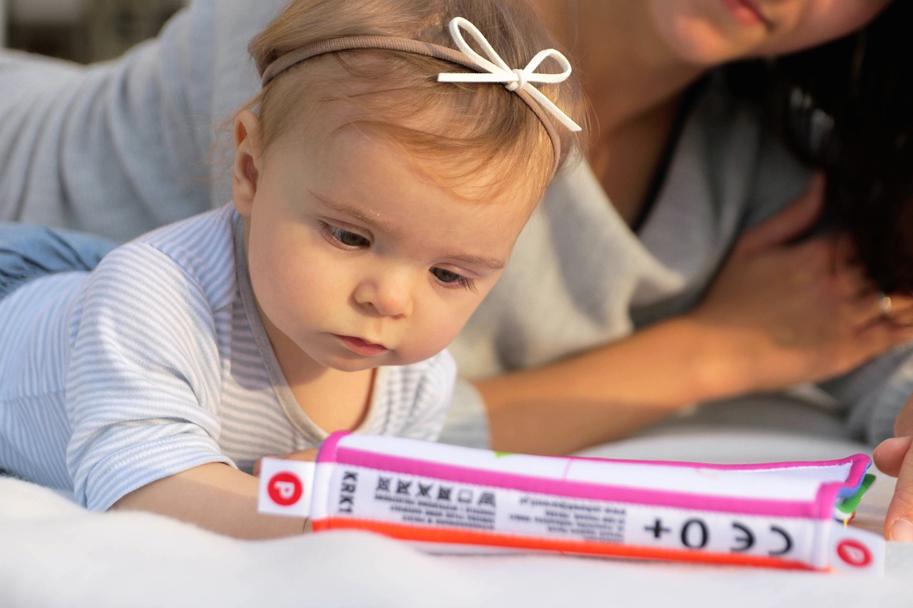 宋亚轩和小代孕选性别生的女孩唱的（宋亚轩小时候唱歌神奇）